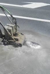 海南海口与三亚 高压水除线机助力道路标志线专业保洁
